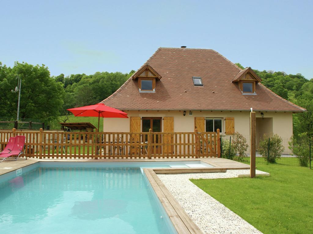 Modern Holiday Home With Private Pool Loubressac Екстериор снимка